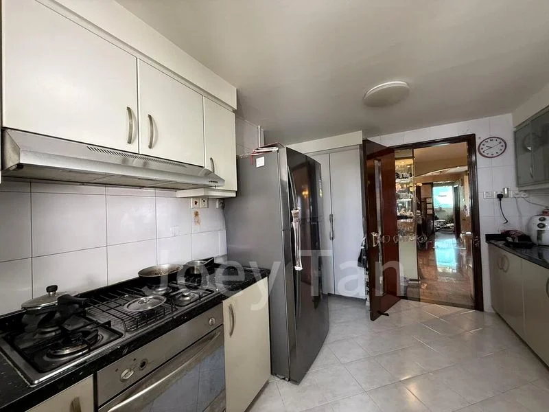 5 Bed Apartment (Condo) for Sale in  The Warren - Image 7