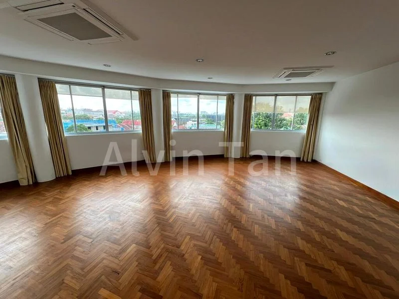 6 Bed Bungalow (Landed) for Rent in  Lewis Road - Image 1