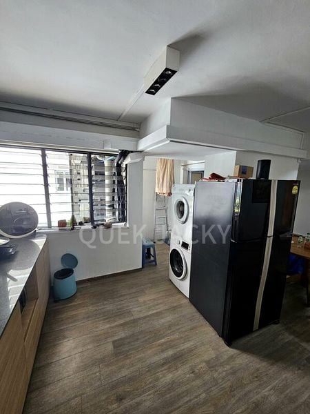 Common Room (Condo) for Rent in Lucky Plaza - Image 5