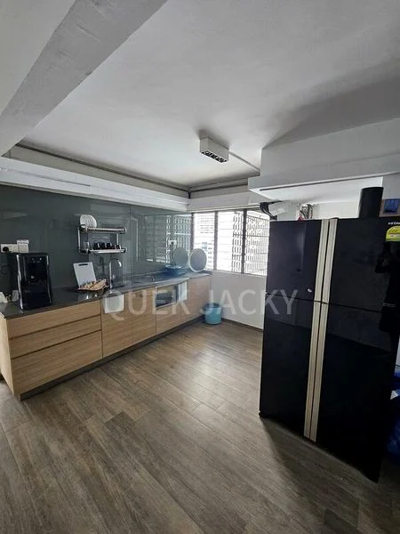 Common Room (Condo) for Rent in Lucky Plaza - Image 4