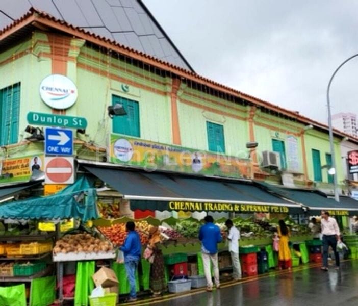 Large floor plate, 1950sf, near-corner Dunlop Street. - Image 1