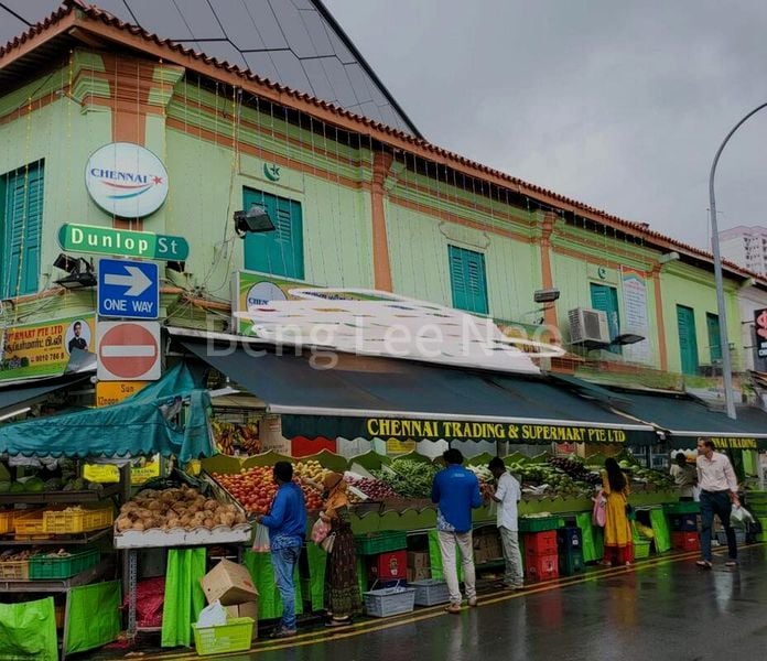 Large floor plate, 1950sf, near-corner Dunlop Street. - Image 2