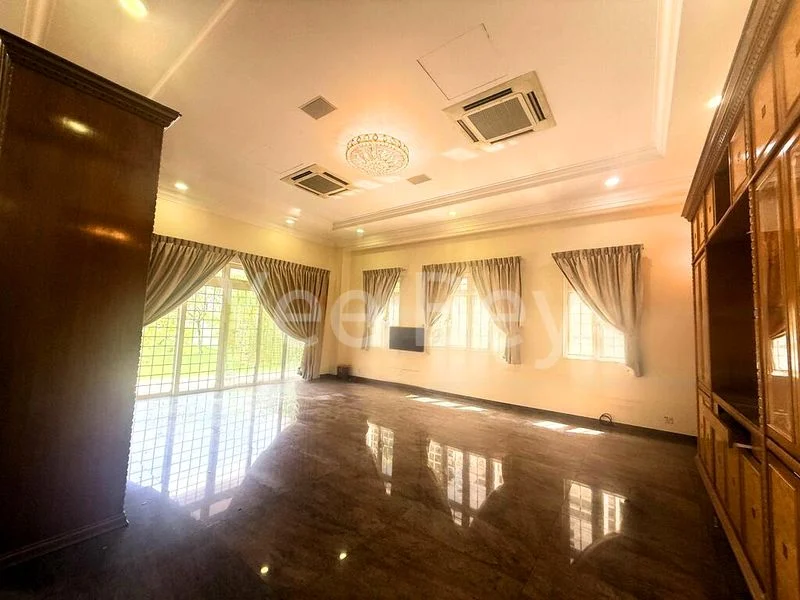 7 Bed Bungalow (Landed) for Sale in Wimborne Road - Image 4