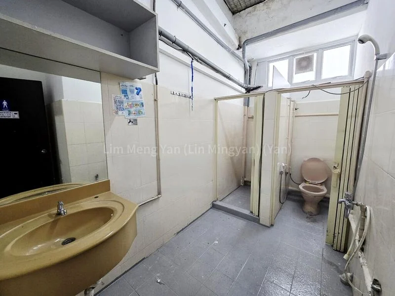 Light Industrial (B1) for Rent: 3-Storey Hillview Industrial Building, with Superb Frontage! - Image 1