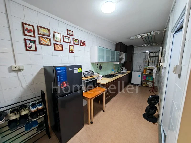 4 Room (4A) HDB for Sale in 141 Lorong 2 Toa Payoh - Image 4