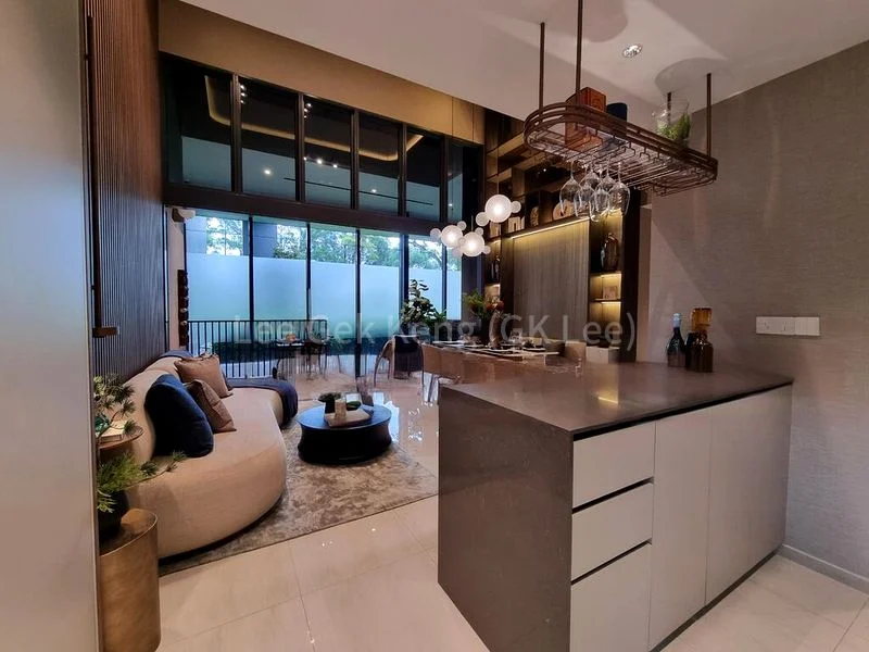 5 Bed Condo for Sale in Lumina Grand - Image 1