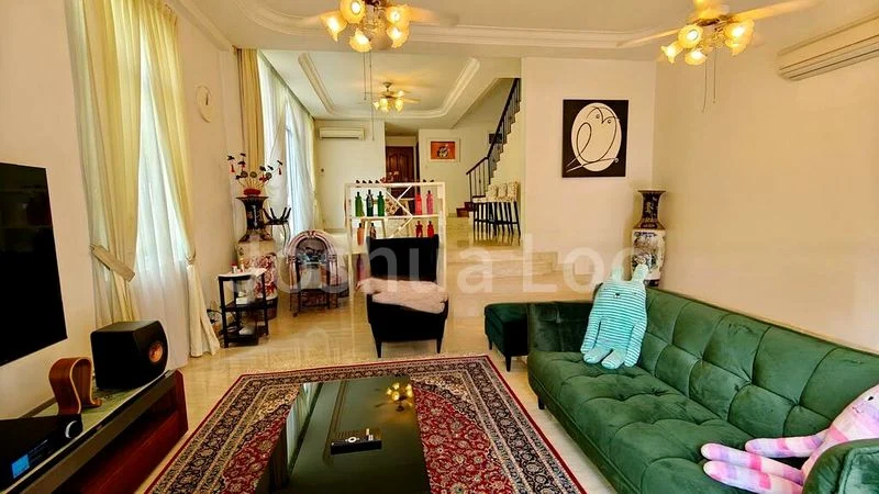 6 Bed Corner Terrace (Landed) for Sale in  Beechwood Grove - Image 2