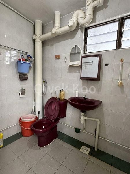 5 Room (5I) HDB for Rent in  51 Lengkok Bahru - Image 5