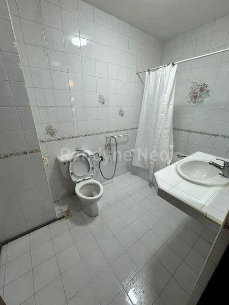 Master Room (Condo) for Rent in  Kum Hing Court - Image 5