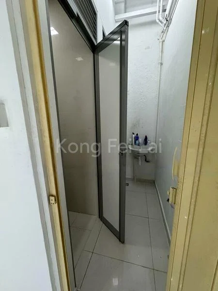 Shop / Shophouse for Rent: Ground-Floor Unit in Serangoon Gardens - Image 5