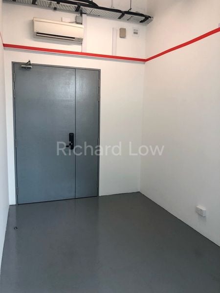 Light Industrial (B1) for Rent in  Thk Industrial Building - Image 3