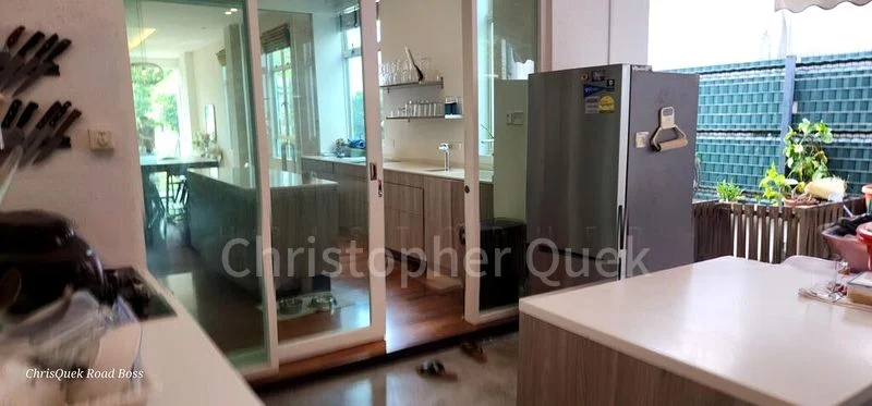 4 Bed Semi-Detached House (Landed) for Rent in  Kingsville - Image 9