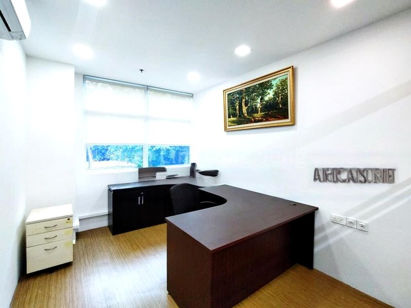 Light Industrial (B1) for Rent: EPL Building - Image 3