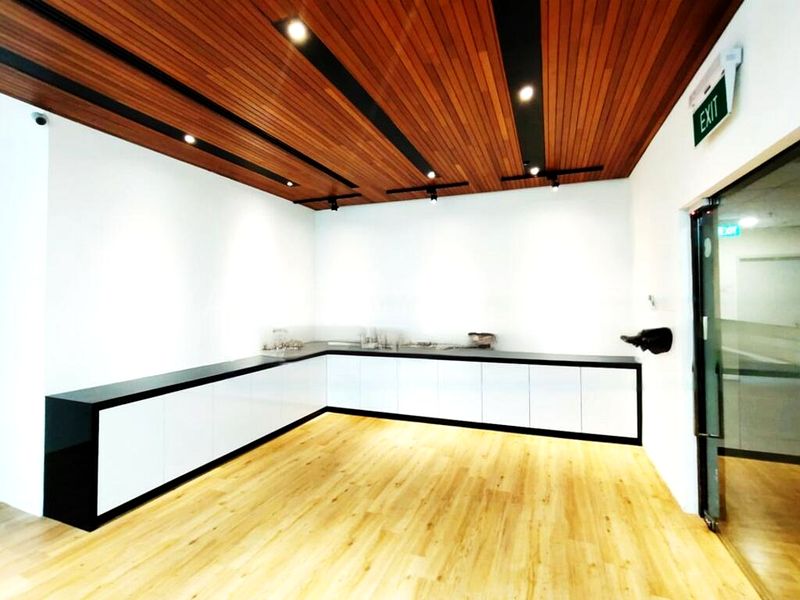 Light Industrial (B1) for Rent: EPL Building - Image 1