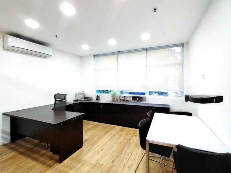 Light Industrial (B1) for Rent: EPL Building - Image 4