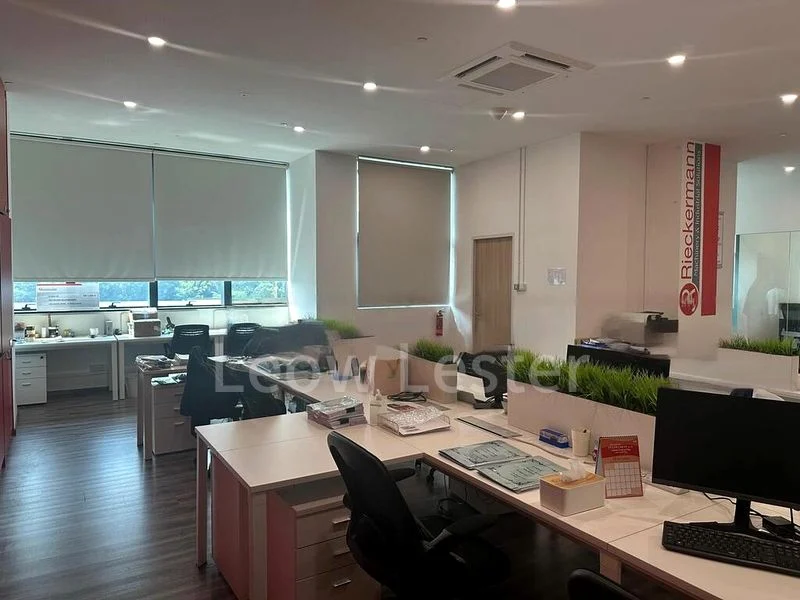 Light Industrial (B1) for Rent: 5m high church, office, training center, or childcare use @ Pasir pajung - Image 9