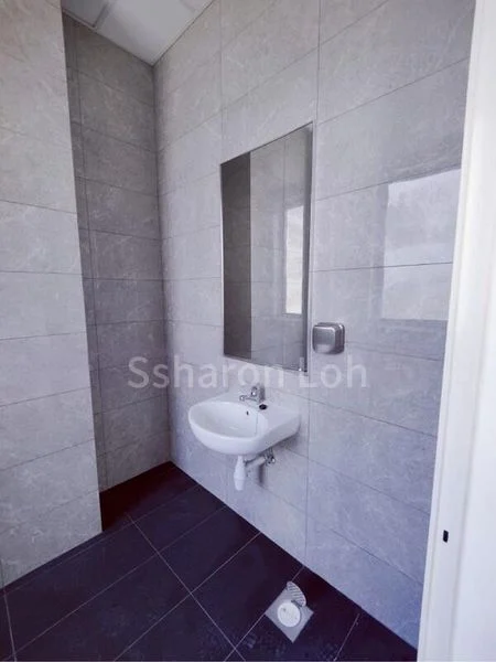 Revv: 1,200 Sq Ft Workshop / Shop for Sale on 5th Street - Image 2