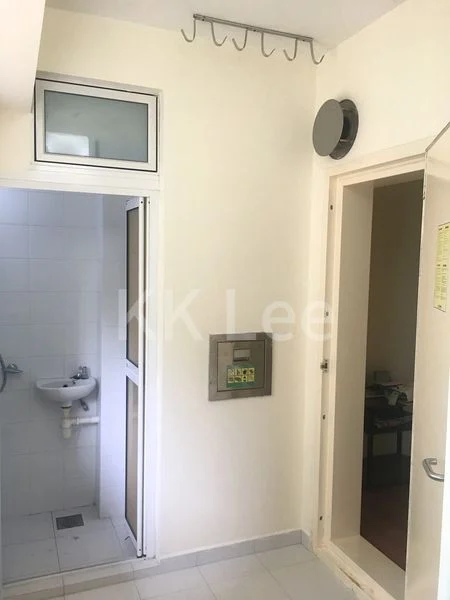 4 Bed Condo for Rent in  The Esparis - Image 8