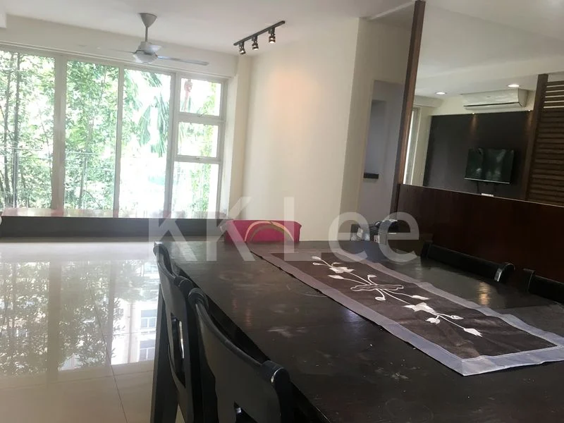 4 Bed Condo for Rent in  The Esparis - Image 12