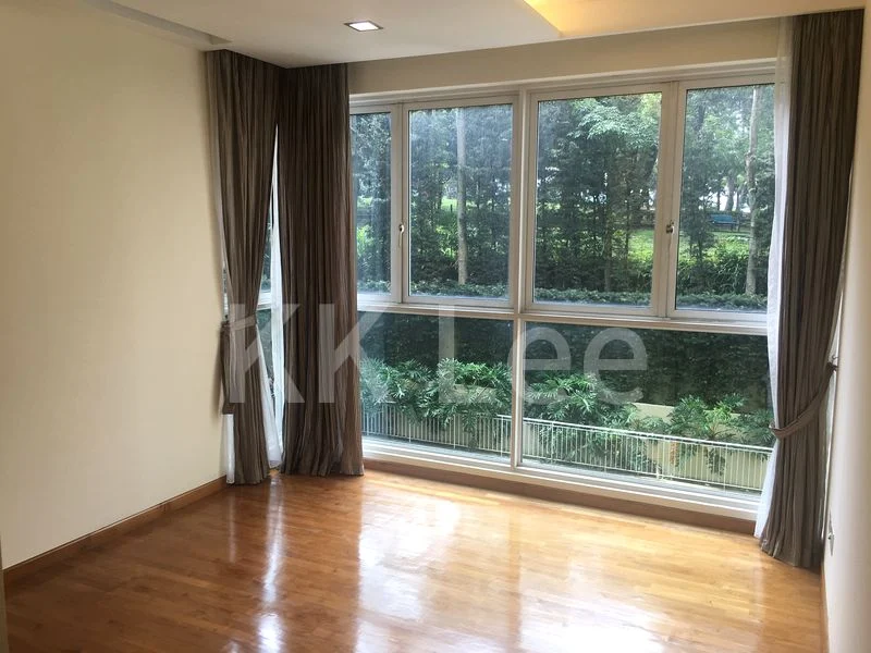 4 Bed Condo for Rent in  The Esparis - Image 6
