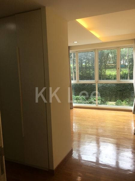 4 Bed Condo for Rent in  The Esparis - Image 9