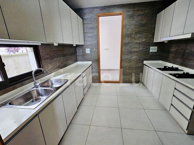 8 Bed Bungalow (Landed) for Sale in  Paradise Island - Image 9