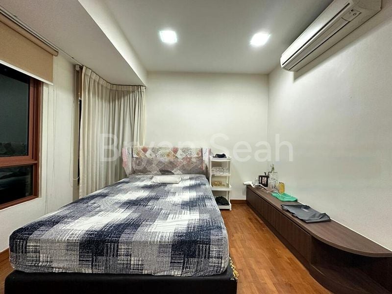 5 Bed Semi-Detached House (Landed) for Sale in  Pavilion Park - Image 2