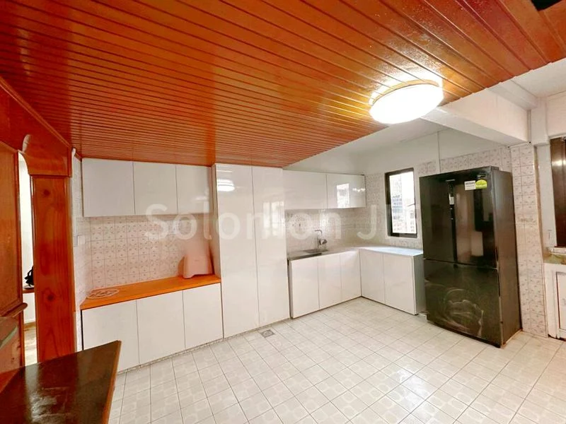 Common Room (Condo) for Rent in  Queensway Shopping Centre/Queensway Tower - Image 6