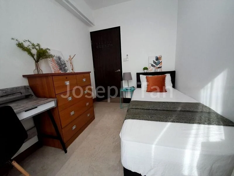 4 Bed Apartment (Condo) for Sale in  Burlington Square - Image 1