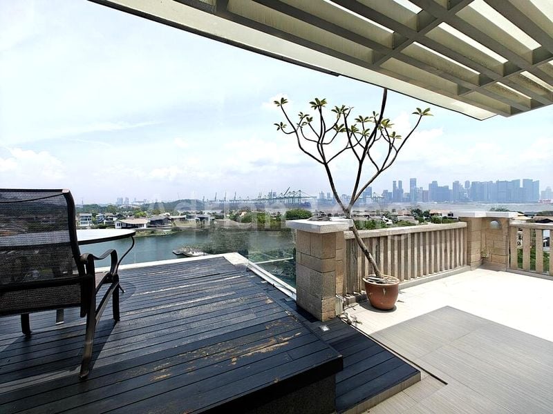 4 Bed Condo for Rent in  The Berth By The Cove - Image 4