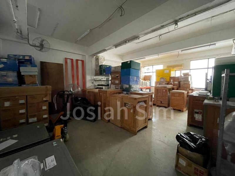 Light Industrial (B1) for Rent: Lipo Building - Image 2