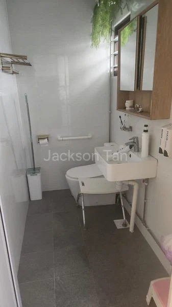 Common Room (HDB) for Rent in 125 Bukit Merah View - Image 4