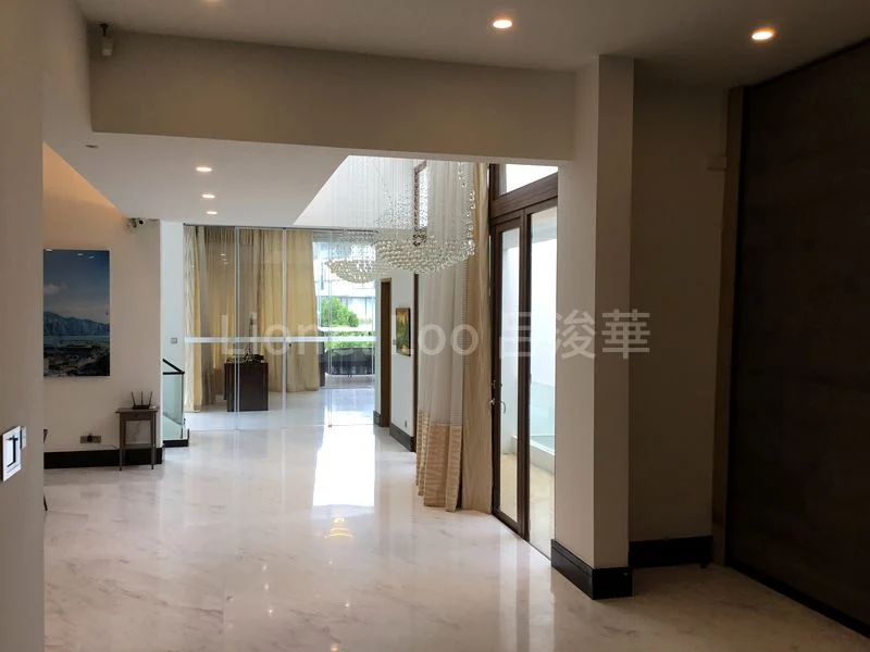 5 Bed Bungalow (Landed) for Sale in Cove Drive - Image 3