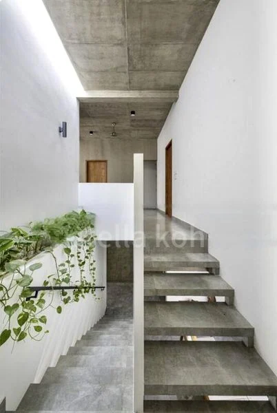 6 Bed Corner Terrace (Landed) for Sale in  Ming Park - Image 2