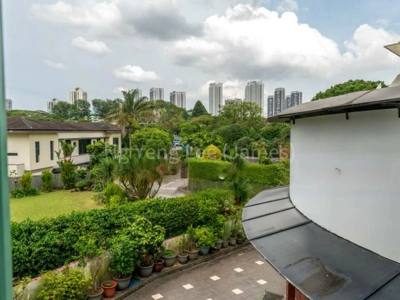 6 Bed Bungalow (Landed) for Sale in  Caldecott Hill Estate - Image 10