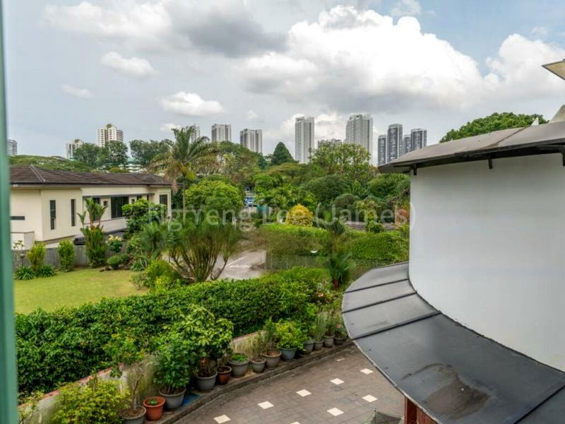 6 Bed Bungalow (Landed) for Sale in  Caldecott Hill Estate - Image 2