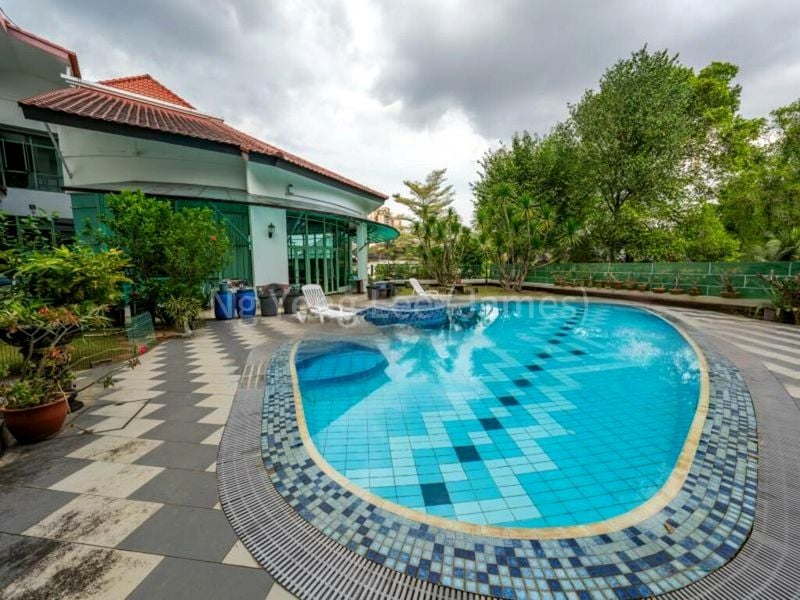 6 Bed Bungalow (Landed) for Sale in  Caldecott Hill Estate - Image 8