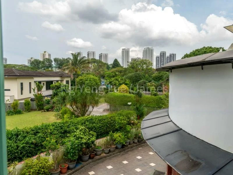 6 Bed Bungalow (Landed) for Sale in  Caldecott Hill Estate - Image 15