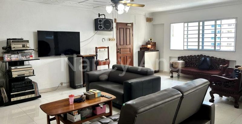5 Room (5I) HDB for Sale in  555 Jurong West Street 42 - Image 2