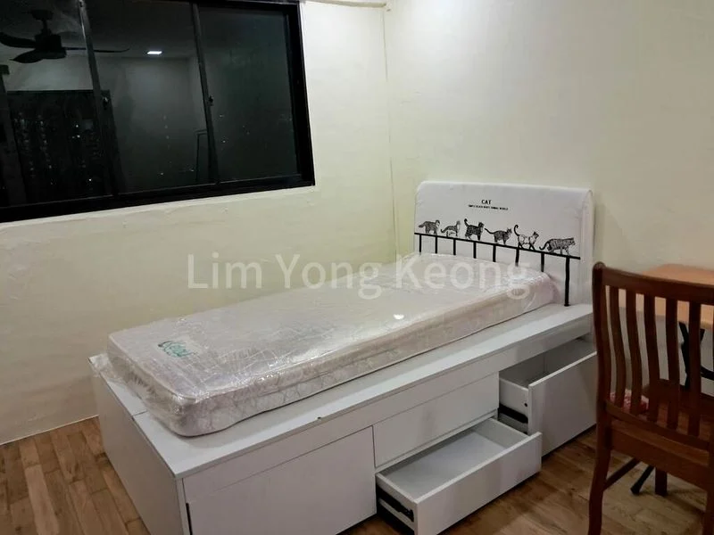 Room (HDB) for Rent in  417 Jurong West Street 42 - Image 1