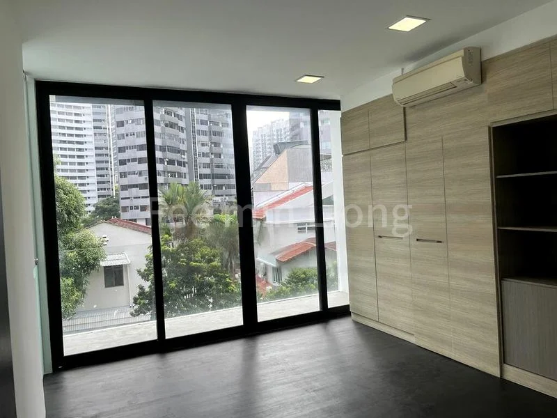 4 Bed Terraced House (Landed) for Sale in  Sri Temasek - Image 2