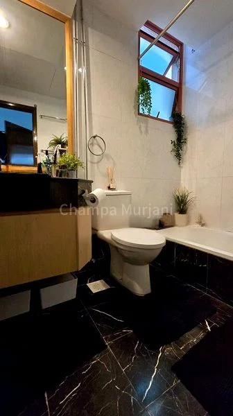 3 Bed Condo for Rent in  The Edgewater - Image 5