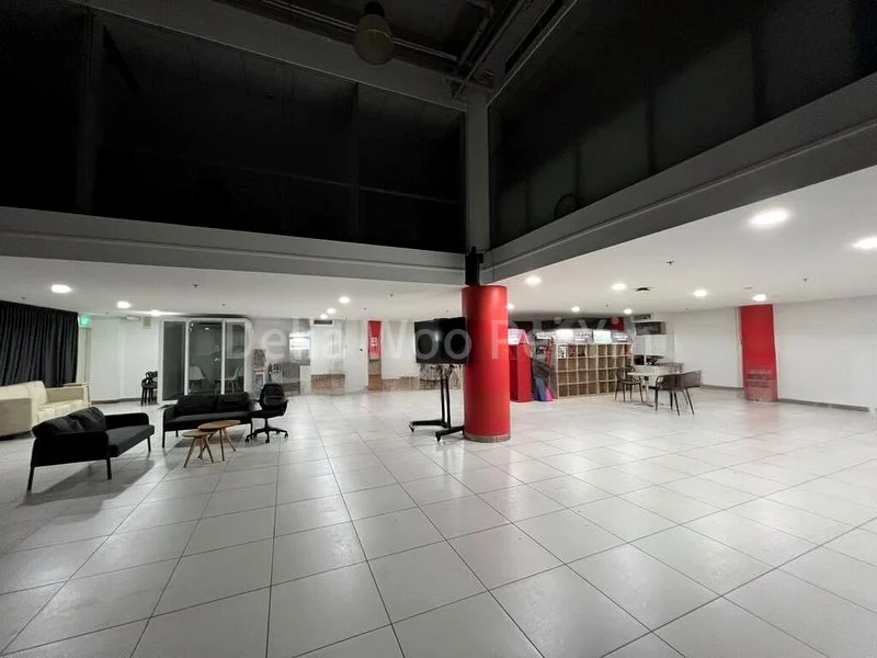 Light Industrial (B1) for Rent: Spacious B1 Unit for Car Showroom, Workshop, and/or Warehouse! - Image 9