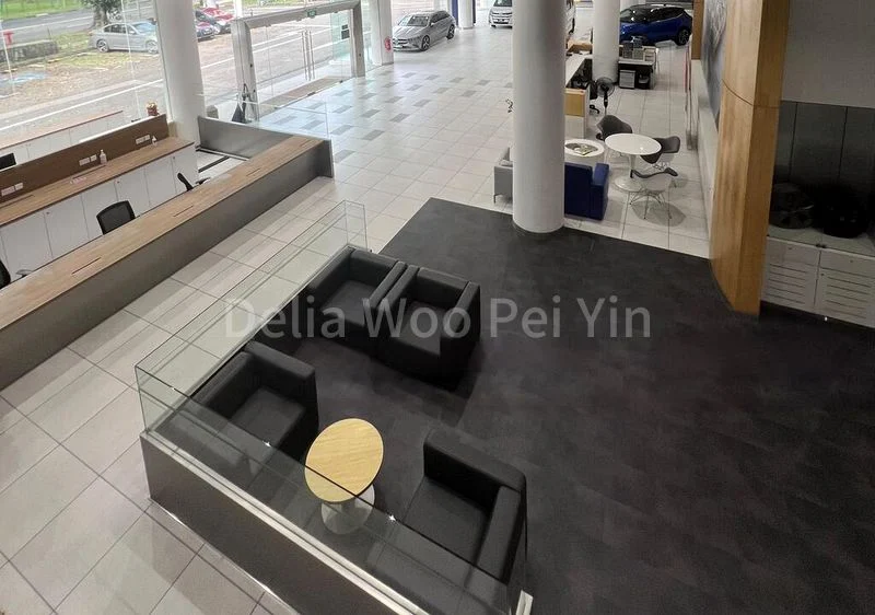 Light Industrial (B1) for Rent: Spacious B1 Unit for Car Showroom, Workshop, and/or Warehouse! - Image 2