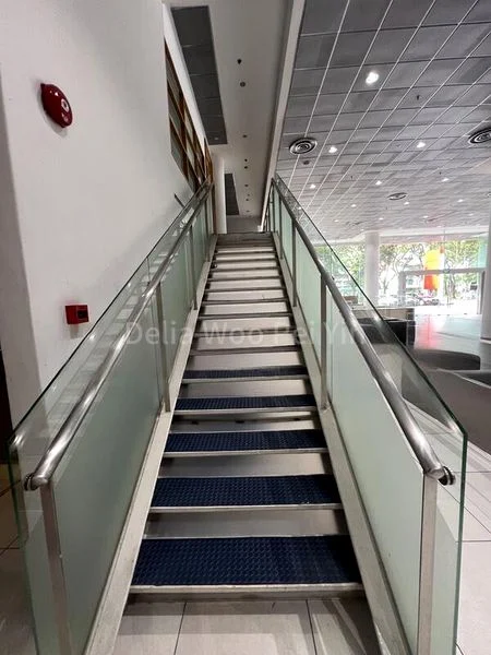 Light Industrial (B1) for Rent: Spacious B1 Unit for Car Showroom, Workshop, and/or Warehouse! - Image 16