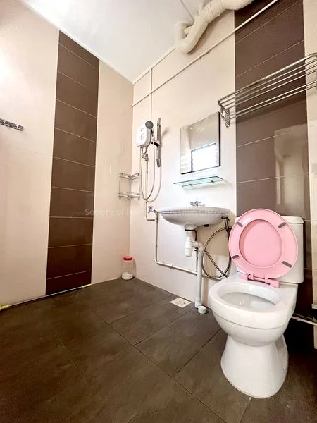 3 Room HDB for Rent in  221 Tampines Street 24 - Image 8