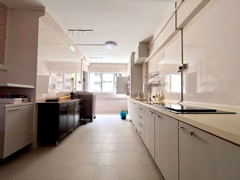 3 Room HDB for Rent in  221 Tampines Street 24 - Image 6