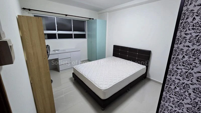 3 Room HDB for Rent in  221 Tampines Street 24 - Image 1