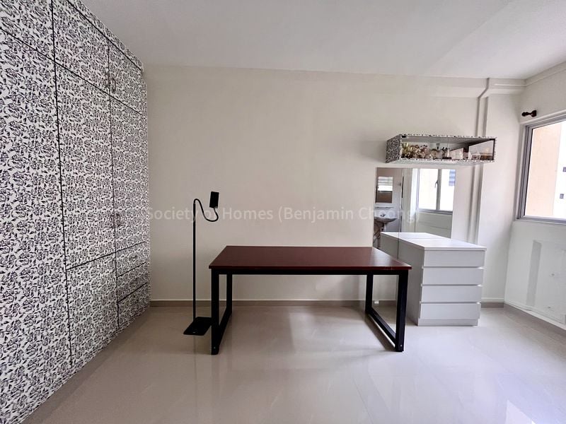 3 Room HDB for Rent in  221 Tampines Street 24 - Image 4