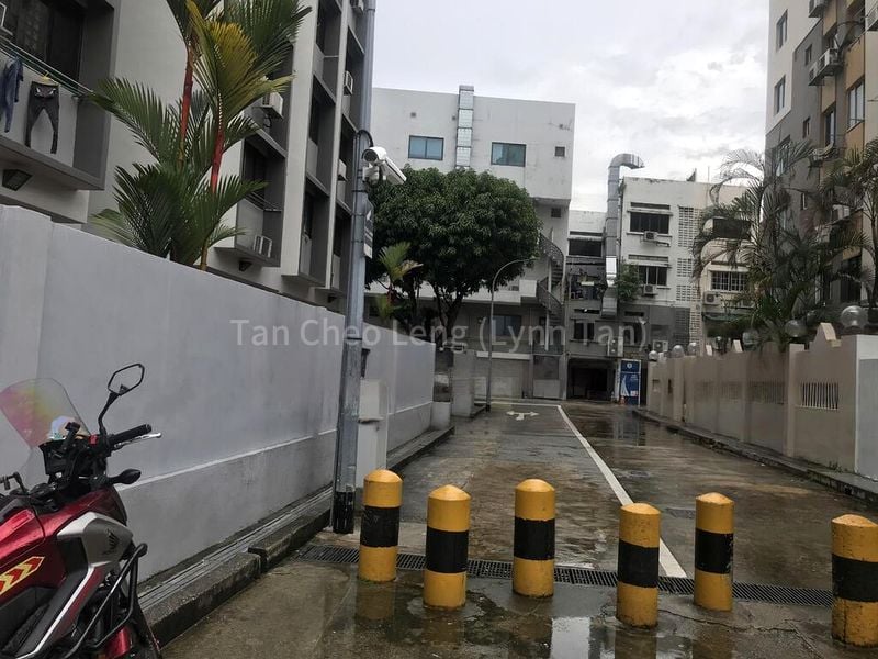 Office for Sale: Freehold, 7-storey building with lift. - Image 15